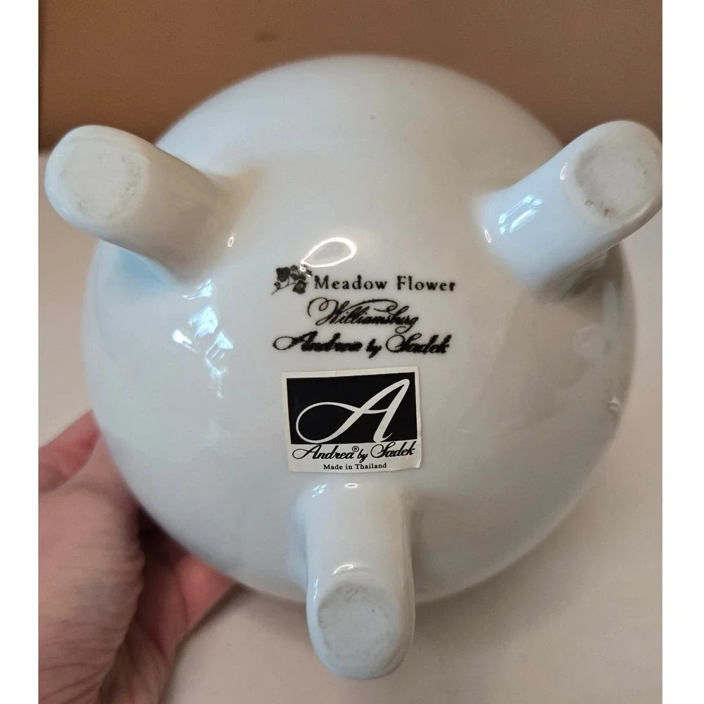 Andrea by Sadek Williamsburg Meadow Flower White Ceramic 7 Spout Vase Frog